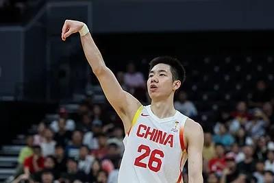 开云官方-神射手！朱俊龙出场29分钟，三分6中5得到19+4+2